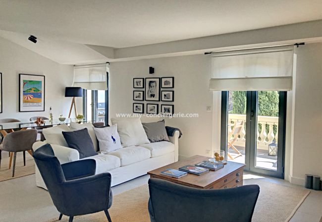 Apartment in Grimaud - Prestigious apartment, near beaches and village, residential environment, upscale amenities.
