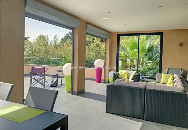 Apartment in Grimaud - Luxurious apartment, spacious, splendid terrace, sea view