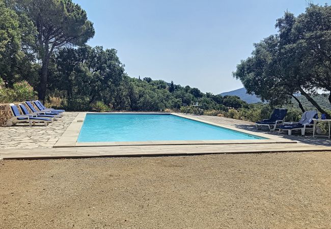 House in Le Plan-de-la-Tour - Villa quiet environment, not overlooked, swimming pool overlooking the hill, wifi