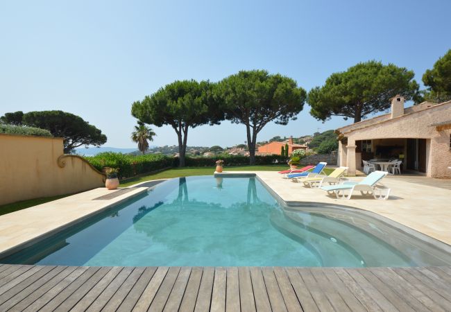 House in Sainte-Maxime - Single storey villa with sea view and pool - access to beaches 