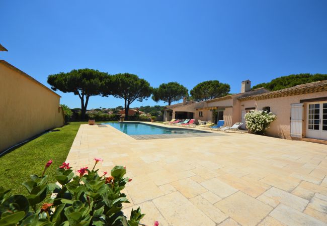 House in Sainte-Maxime - Single storey villa with sea view and pool - access to beaches 