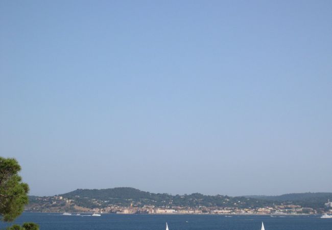 House in Sainte-Maxime - Single storey villa with sea view and pool - access to beaches 