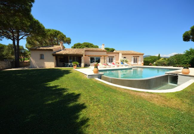 House in Sainte-Maxime - Single storey villa with sea view and pool - access to beaches 