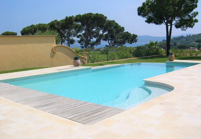 House in Sainte-Maxime - Single storey villa with sea view and pool - access to beaches 