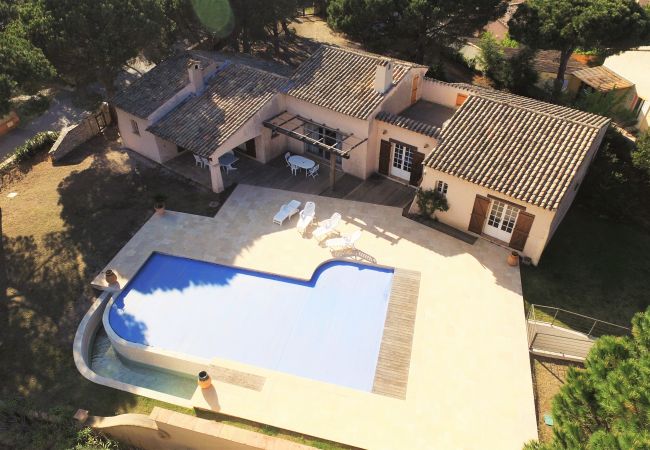 House in Sainte-Maxime - Single storey villa with sea view and pool - access to beaches 