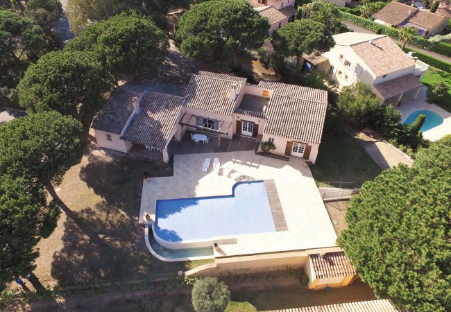 House in Sainte-Maxime - Single storey villa with sea view and pool - access to beaches 