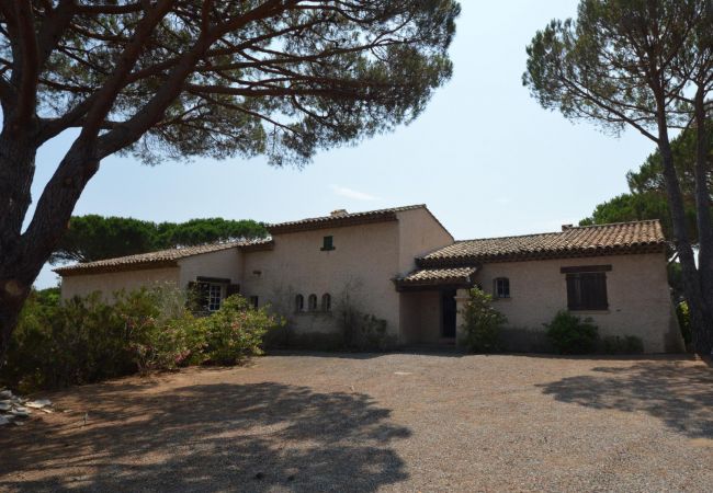 House in Sainte-Maxime - Single storey villa with sea view and pool - access to beaches 