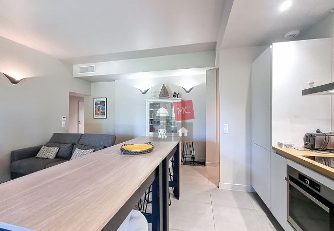 Apartment in Grimaud - Flat with terrace and garden in a luxury residence, close to the beach 