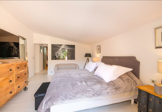 Villa in Sainte-Maxime - VILLA LA BERGERIE AVEC PISCINE