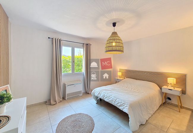 Villa in Sainte-Maxime - VILLA MASSILIA AVEC PISCINE PRIVÉE