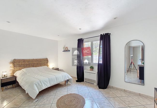 Villa in Sainte-Maxime - VILLA MASSILIA AVEC PISCINE PRIVÉE