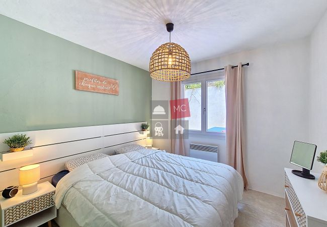 Villa in Sainte-Maxime - VILLA MASSILIA AVEC PISCINE PRIVÉE