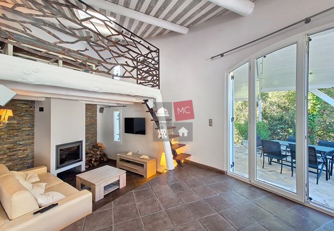 House in Le Plan-de-la-Tour - BEAU MAZET AVEC PISCINE COMMUNAUTAIRE