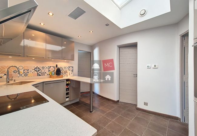 House in Le Plan-de-la-Tour - BEAU MAZET AVEC PISCINE COMMUNAUTAIRE