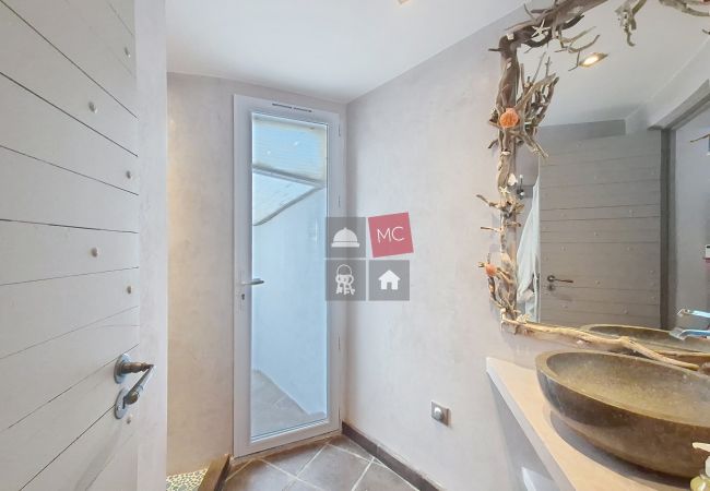 House in Le Plan-de-la-Tour - BEAU MAZET AVEC PISCINE COMMUNAUTAIRE