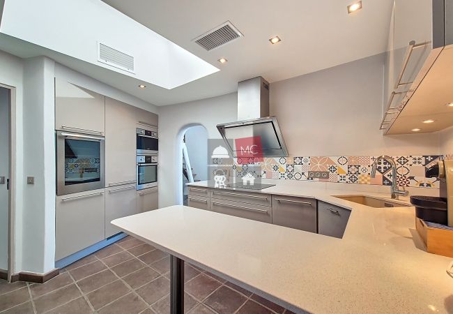 House in Le Plan-de-la-Tour - BEAU MAZET AVEC PISCINE COMMUNAUTAIRE