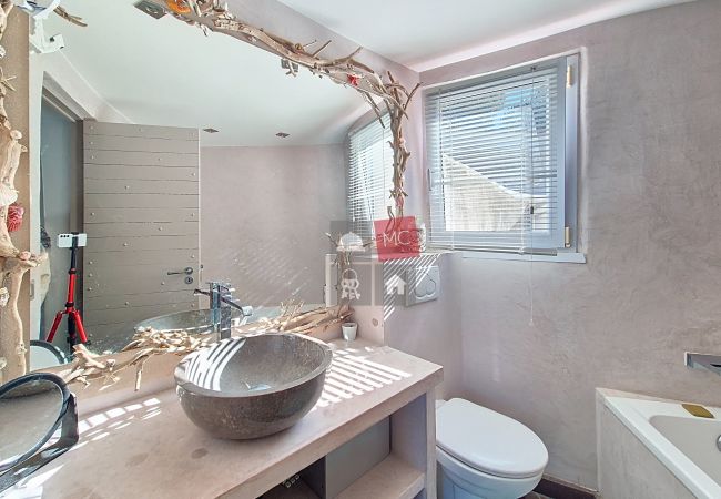 House in Le Plan-de-la-Tour - BEAU MAZET AVEC PISCINE COMMUNAUTAIRE