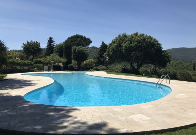Maison à Le Plan-de-la-Tour - Mazet au calme, avec piscine et double tennis