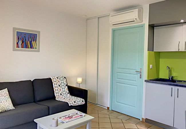 Studio à Grimaud - Appartement dans Résidence sécurisée avec Piscine