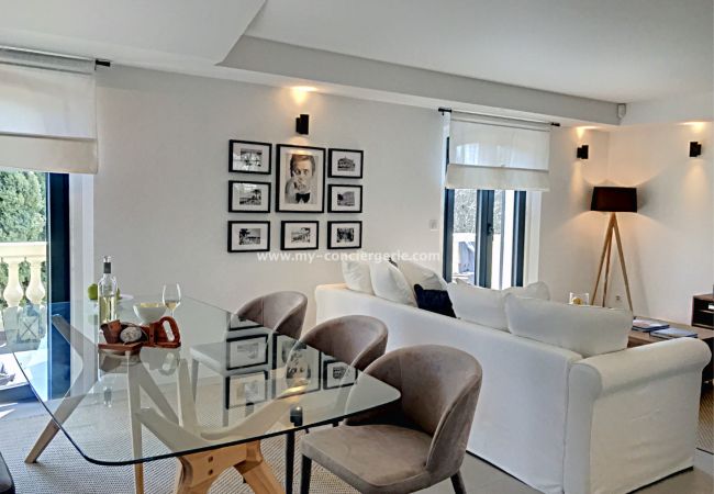 Appartement à Grimaud - Appartement de prestige, proximité plages et village, environnement résidentiel, prestations haut de gamme.