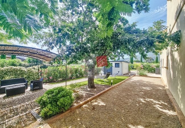 Appartement à Grimaud - Appartement avec terrasse et jardin dans résidence de standing, proche des plages 