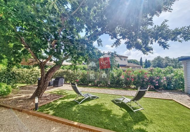 Appartement à Grimaud - Appartement avec terrasse et jardin dans résidence de standing, proche des plages 