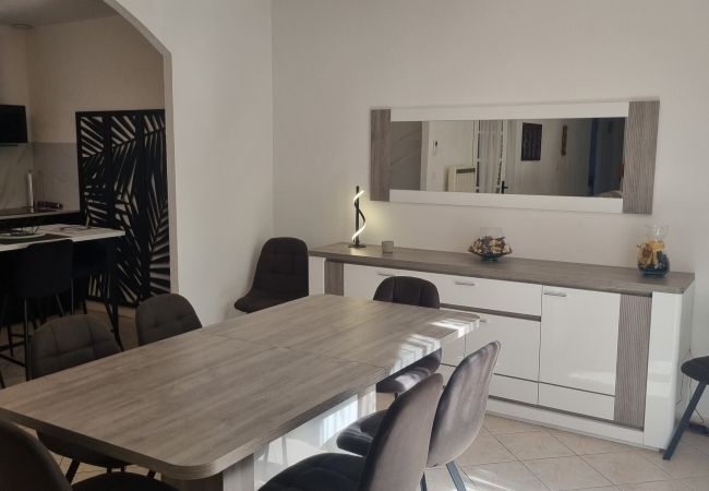 Villa à Le Plan-de-la-Tour - MAISON DANS HAMEAU LE PRÉCONIL AVEC PISCINE PRIVÉE