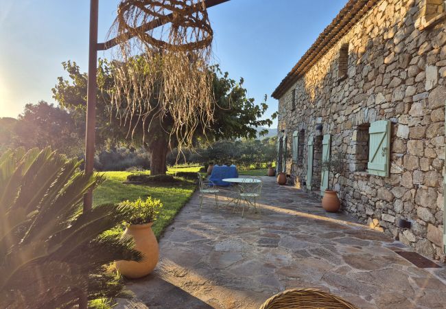 Villa à Le Plan-de-la-Tour - Bastide en pierre avec piscine