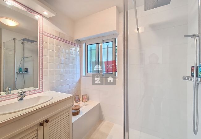 Appartement à Sainte-Maxime - APPARTEMENT LES ARBOUSIERS