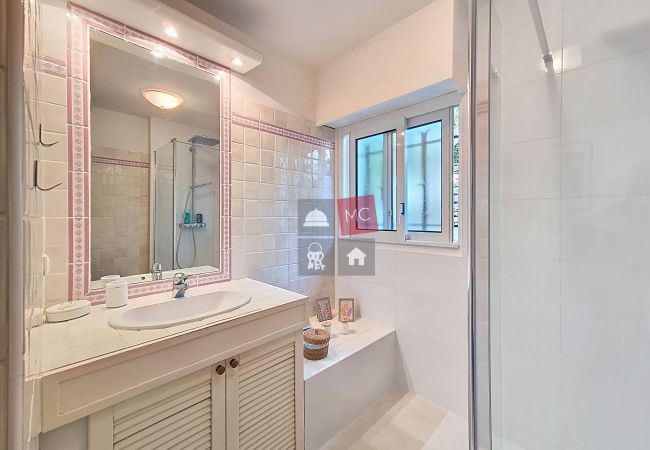 Appartement à Sainte-Maxime - APPARTEMENT LES ARBOUSIERS