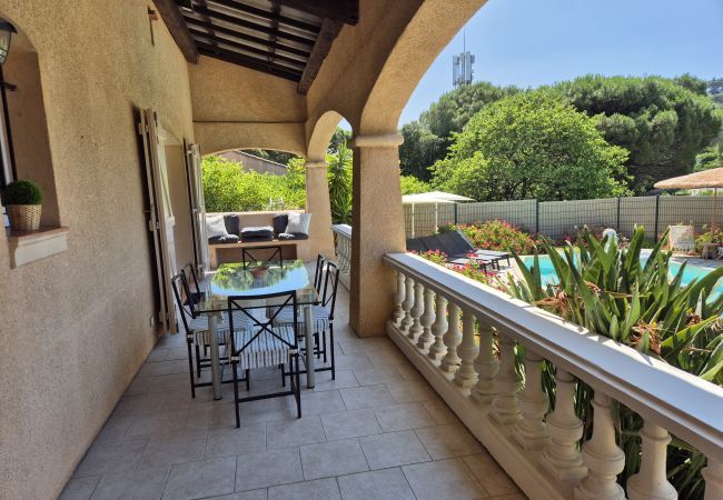 Villa à Sainte-Maxime - VILLA MASSILIA AVEC PISCINE PRIVÉE