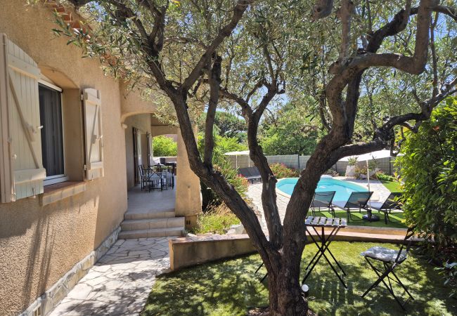 Villa à Sainte-Maxime - VILLA MASSILIA AVEC PISCINE PRIVÉE