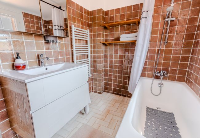 Maison à Le Plan-de-la-Tour - MAISON BELLEROSE DANS HAMEAU